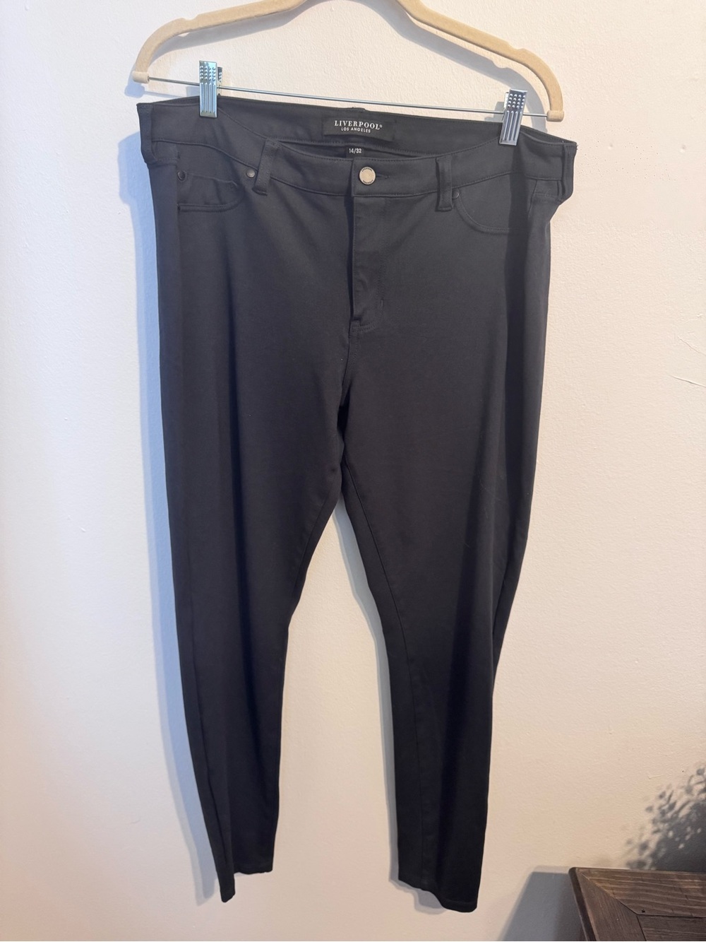 Liverpool Los Angeles Black Stretch Pants Size 14/32 Dark Night